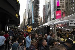 nueva york, estados unidos - 7 de mayo de 2019 - estreno de detective pikachu en times square foto