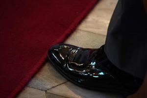 Detalle de zapato de lujo de boda de marido foto