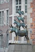 animales músico cobre estatua en bremen grimm fábula foto