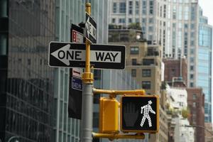 semáforo de la calle de la ciudad de nueva york foto