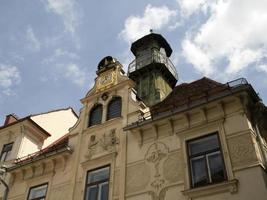 vista de edificios históricos de graz austria foto