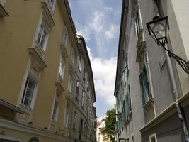 vista de edificios históricos de graz austria foto