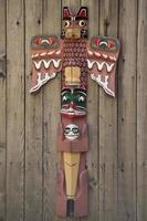 A totem wood pole photo