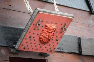 detalle de ojo de buey de madera de barco pirata foto