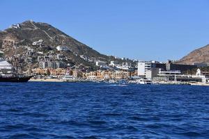 cabo san lucas vista desde el océano pacífico foto