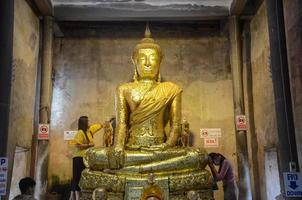 samut songkhram, tailandia - 17 de diciembre de 2022 reverendo padre nilamani, templo bang kung, atracción turística invisible en tailandia foto