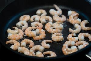 spaghetti alla busara pasta con gambas una especialidad italiana foto