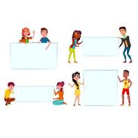 niños y niñas adolescentes sosteniendo banner set vector