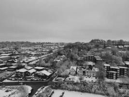 vista de ángulo alto de la ciudad en blanco y negro clásico foto