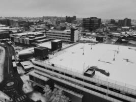 vista de ángulo alto de la ciudad en blanco y negro clásico foto