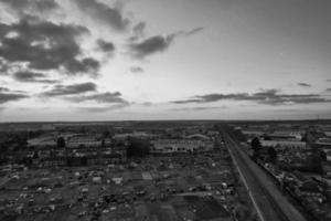vista de ángulo alto del paisaje británico en estilo clásico en blanco y negro foto