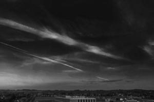 vista de ángulo alto del paisaje británico de inglaterra en blanco y negro clásico foto