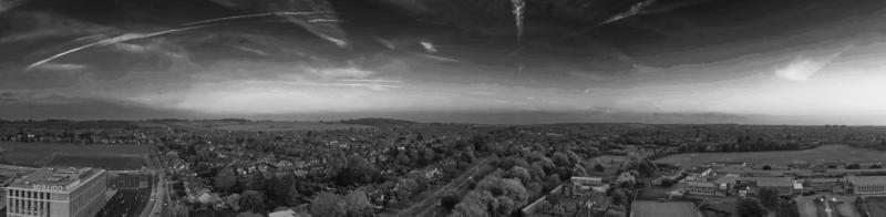 vista de ángulo alto del paisaje británico de inglaterra en blanco y negro clásico foto