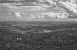 imágenes de alto ángulo del paisaje británico en blanco y negro clásico foto