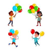 niños niños caminando con globos de aire set vector