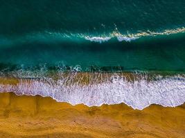 foto aérea de fondo de playa y mar