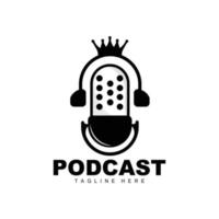 logotipo de podcast, vector, auriculares y chat, diseño de micrófono vintage simple vector