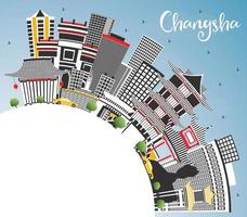 el horizonte de la ciudad china de changsha con edificios grises, cielo azul y espacio para copiar. vector