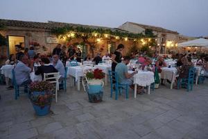 marzamemi, italia - 1 de julio de 2018 - el antiguo pueblo pesquero de sicilia es uno de los 20 pueblos marítimos más bellos de italia. foto