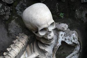 Ercolano Herculaneum fugitives skeletons on the beach photo