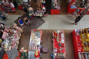 tahití, polinesia francesa - 4 de agosto de 2018 - mercado tradicional papetee foto