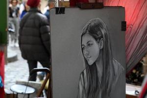 París, Francia - 6 de octubre de 2018 - artista y turista en Montmartre foto