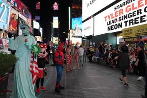 Nueva York, Estados Unidos - 25 de mayo de 2018 - Times Square lleno de gente foto