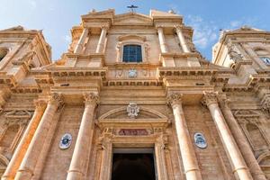 sicilia noto vista de la cúpula en un día soleado foto