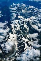 vista aérea de los alpes suizos desde el avión foto