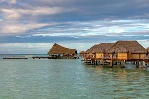 polinesia paraíso resort bungalow sobre el agua foto