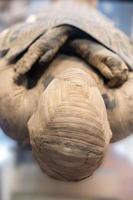 Cabeza de momia egipcia de cerca foto