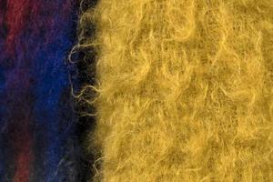 Bufanda de lana de muchos colores hecha a mano con detalle foto