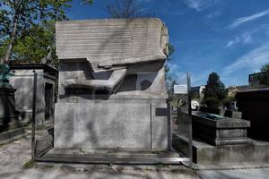 París, Francia - 2 de mayo de 2016 alphonse daudet la chevre de monsieur seguin autor tumba en el cementerio de pere-lachaise homeopatía fundador foto