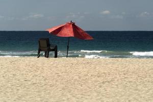 sombrilla y sillas en cerritos todos santos playa baja california sur foto