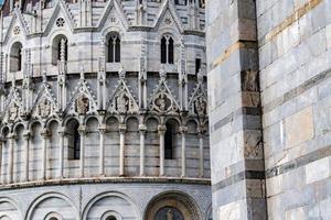 cúpula de pisa y torre inclinada vista detallada de primer plano foto