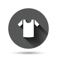 icono de camiseta en estilo plano. ilustración de vector de ropa casual sobre fondo redondo negro con efecto de sombra larga. concepto de negocio de botón de círculo de desgaste de polo.