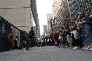 Nueva York, EE.UU. - 7 de mayo de 2019 - bailarina de break en la Quinta Avenida foto