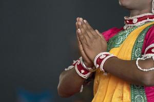 detalle de pie de danza tradicional india foto