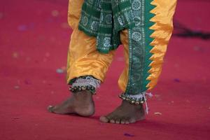 detalle de pie de danza tradicional india foto