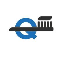 letra inicial q logotipo dental combinado con plantilla de símbolo de cepillo de dientes vector
