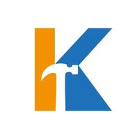 concepto de logotipo de letra k martillo para construcción, plantilla de vector de símbolo de reparación de empresa de carpintería