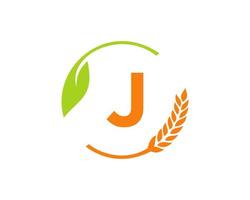 logotipo de agricultura en el concepto de letra j. diseño de logotipo de agricultura y ganadería. agronegocios, granjas ecológicas y diseño rural. vector