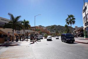 cabo san lucas, méxico - 25 de enero de 2018 - la ciudad de la costa pacífica está llena de turistas foto