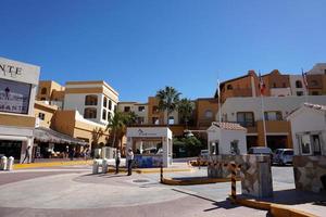 cabo san lucas, méxico - 25 de enero de 2018 - la ciudad de la costa pacífica está llena de turistas foto