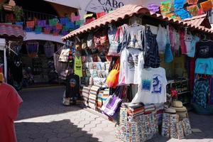 cabo san lucas, méxico - 25 de enero de 2018 - la ciudad de la costa pacífica está llena de turistas foto