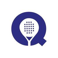 letra q plantilla de vector de diseño de logotipo de raqueta de padel. símbolo del club de tenis de mesa de playa