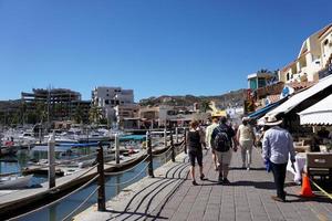 cabo san lucas, méxico - 25 de enero de 2018 - la ciudad de la costa pacífica está llena de turistas foto