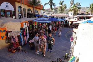 cabo san lucas, méxico - 25 de enero de 2018 - la ciudad de la costa pacífica está llena de turistas foto