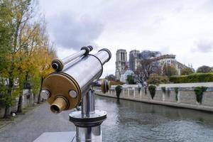 notre dame parís en restauración foto