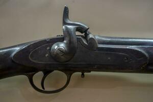 antiguo detalle de fusil británico de 1856 foto